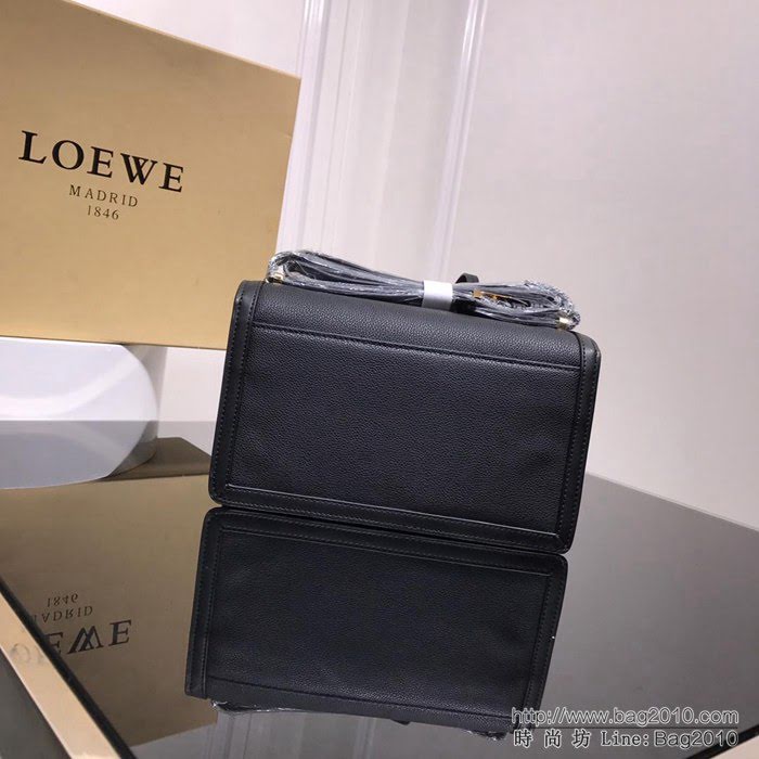 LOEWE羅意威 原單品質 Barcelona三角包 0158 最新概念款 小牛皮荔枝紋 肩背斜挎包  jdl1185